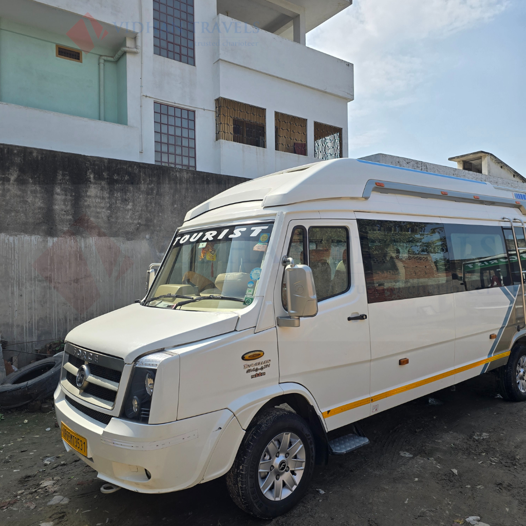 Hire-Maharaja-Tempo-Traveller-in-Varanasi