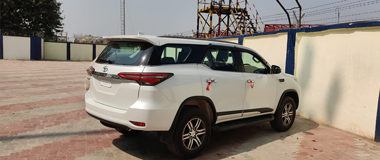 Hire Toyota Fortuner Varanasi